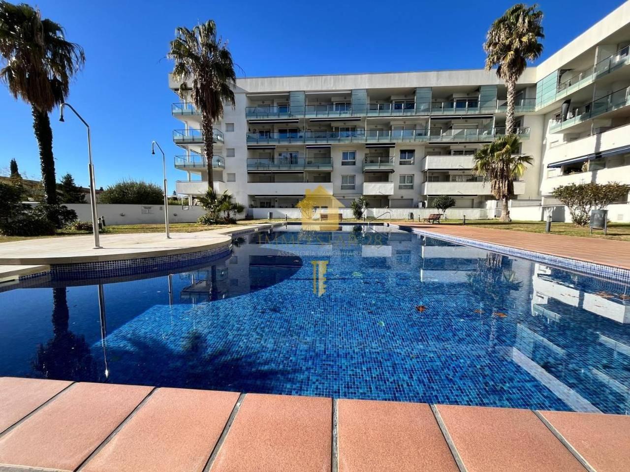 Con Piscina En Appartement