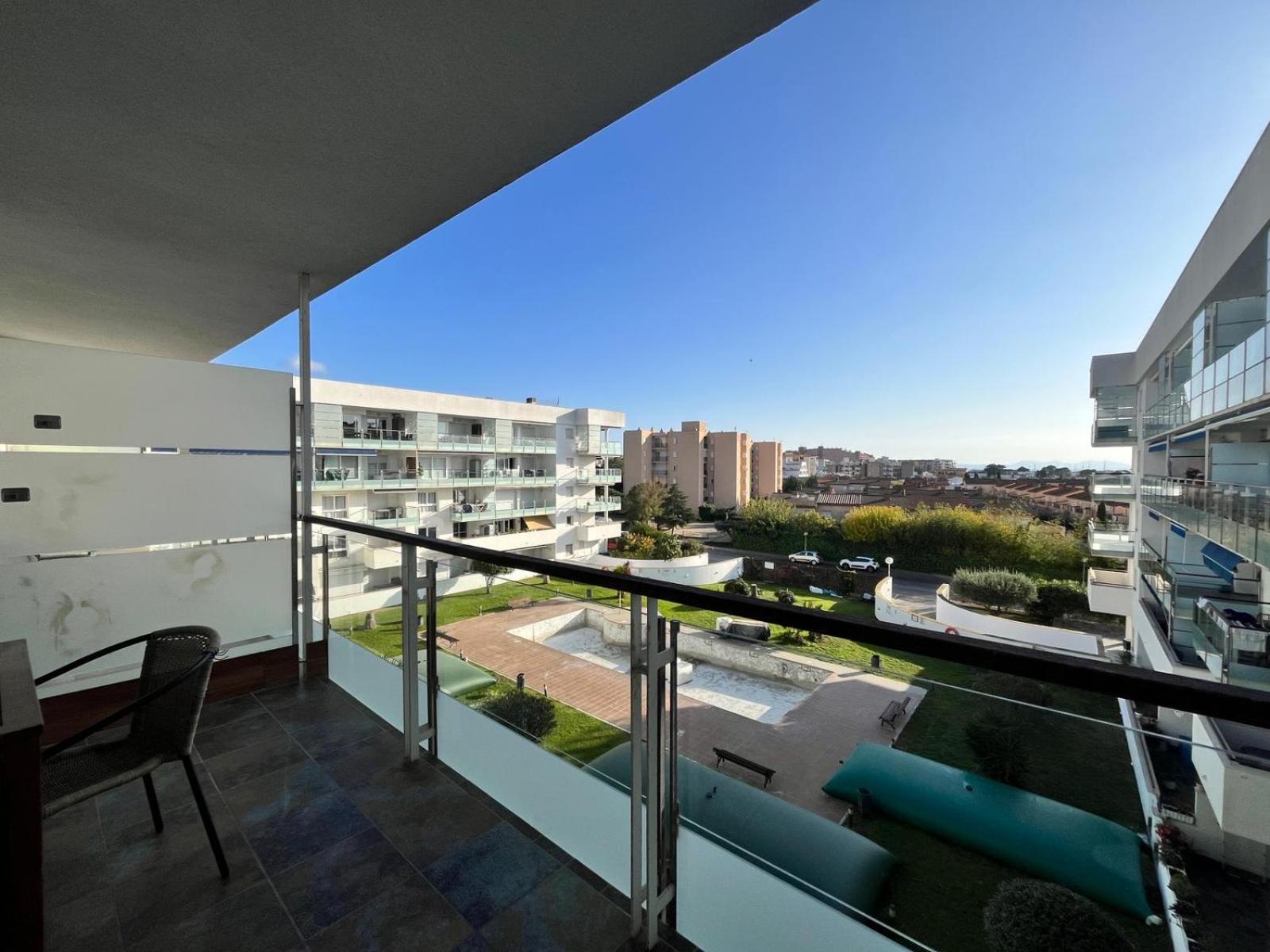 Con Piscina En Appartement Roses