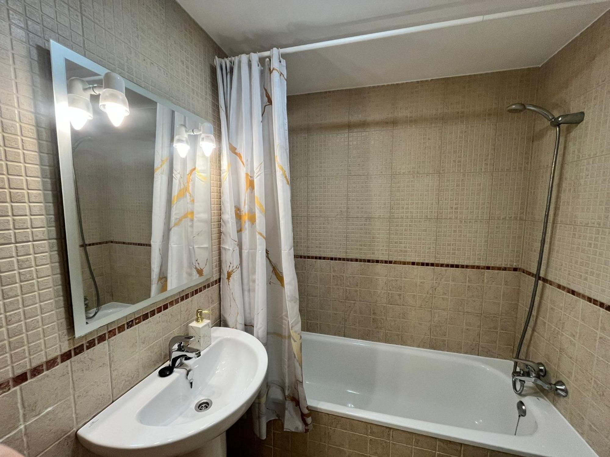 Con Piscina En Appartement Roses